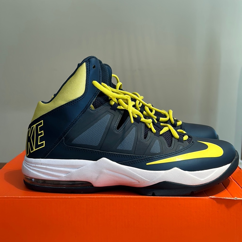 Nike Air Max Stutter Step athletic shoe